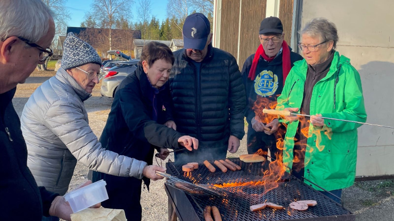 Promenad till dukat grillbord