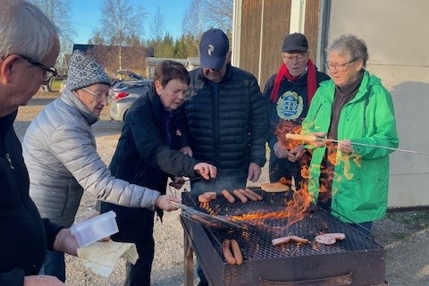 Promenad till dukat grillbord